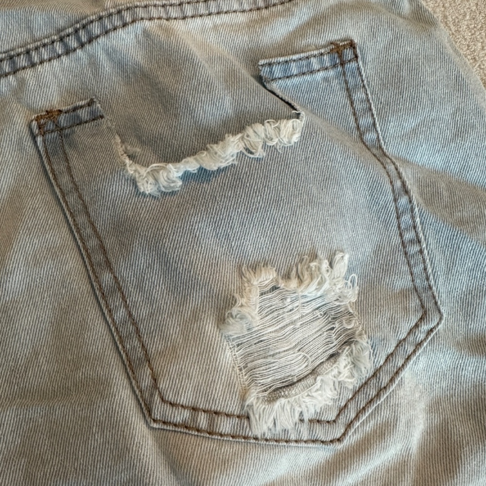 Shorts - Picture 3 of 5